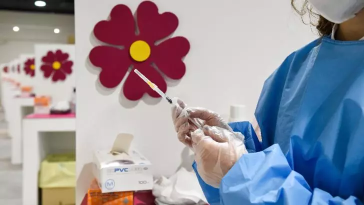 Pot fi vaccinate femeile însărcinate? Ce riscuri implică?