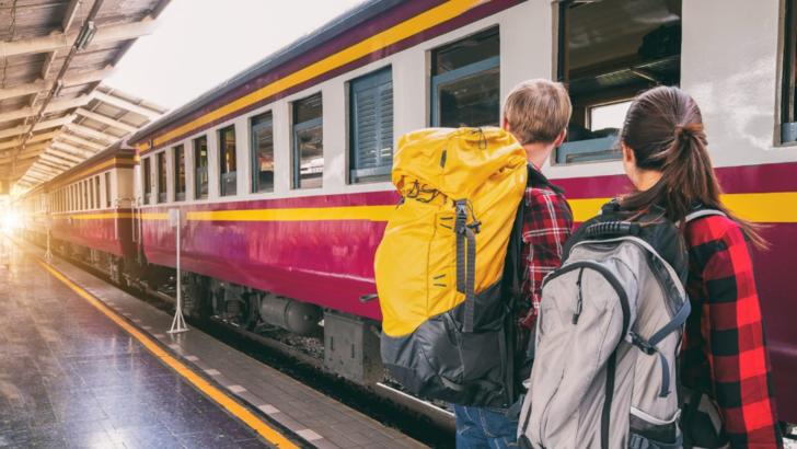 Studenții rămân fără gratuitatea la tren, vor avea reducere de 50%. Florin Cîțu: „Nu văd un capăt de țară”