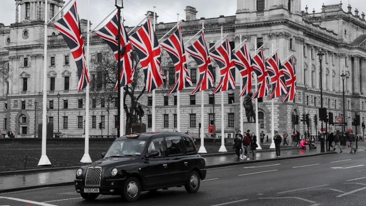 Taximetrist roman injunghiat la Londra