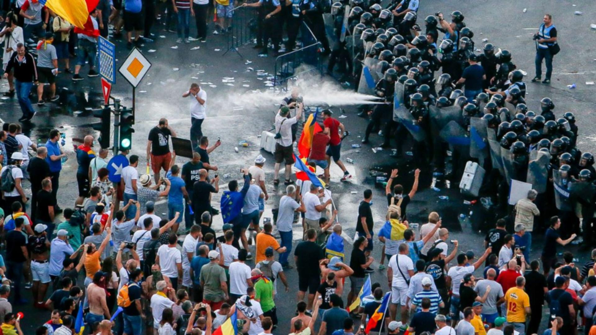 Foto arhivă. Protestele din 10 august, motiv de dispută între politicieni