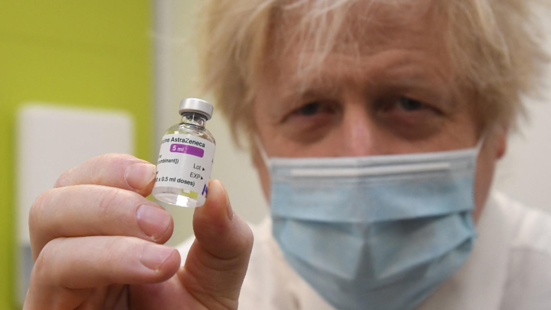 Premierul britanic Boris Johnson se vaccinează cu AstraZeneca Foto: Profi Media
