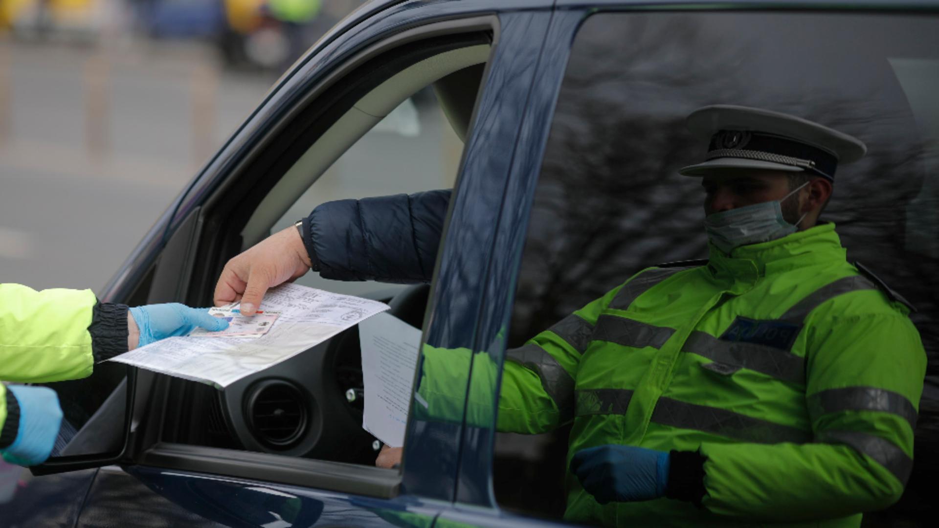 Un polițist din Vaslui, aflat la volanul unei autospeciale de Poliție, a fost lăsat fără permis / Foto: Inquam Photos