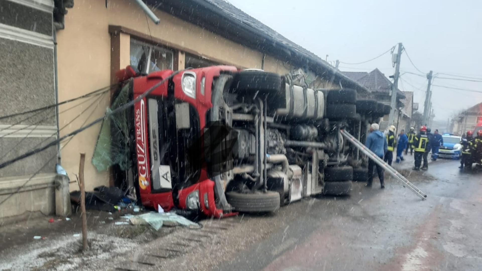 Un grav accident rutier a avut loc, miercuri dimineața, în localitatea Mândra