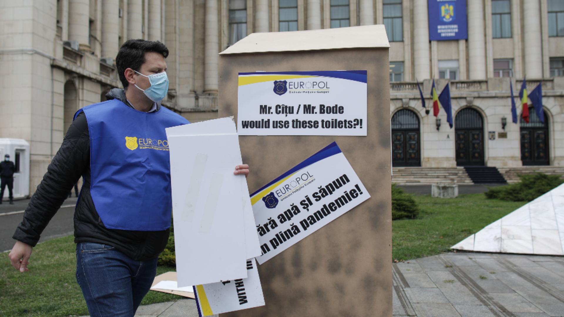 Protest la Ministerul de Interne / INQUAM - Octav Ganea