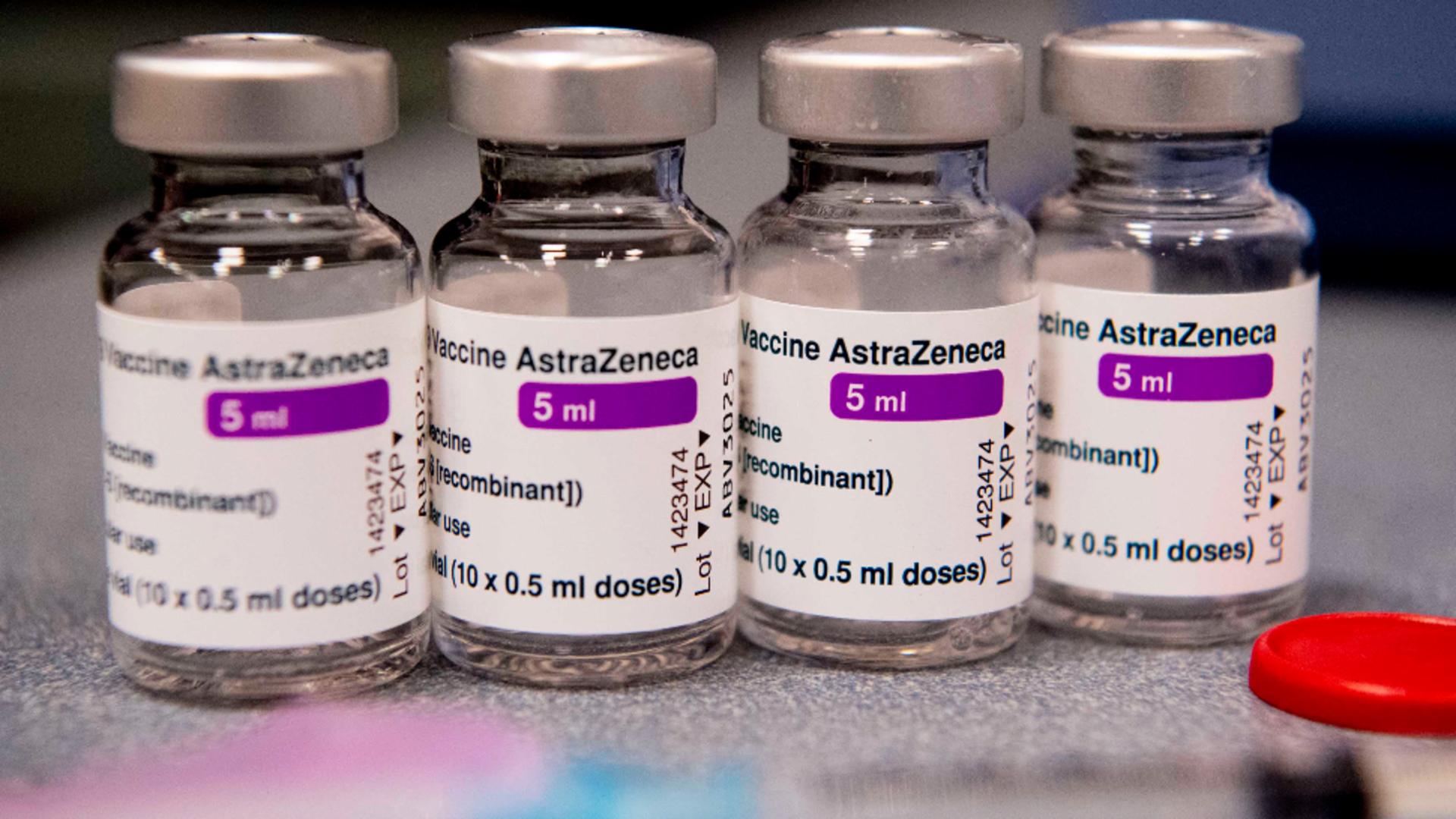 AstraZeneca, folosit și pentru vaccinarea celor de peste 65 de ani. Foto: Profi Media
