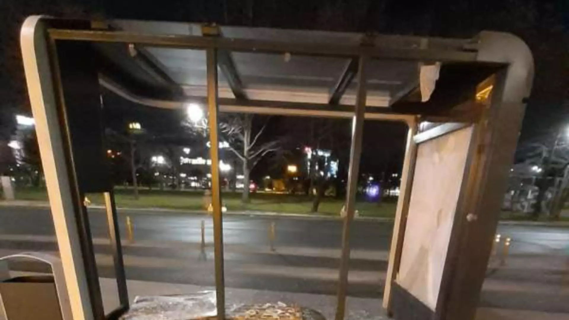 Stație STB distrusă