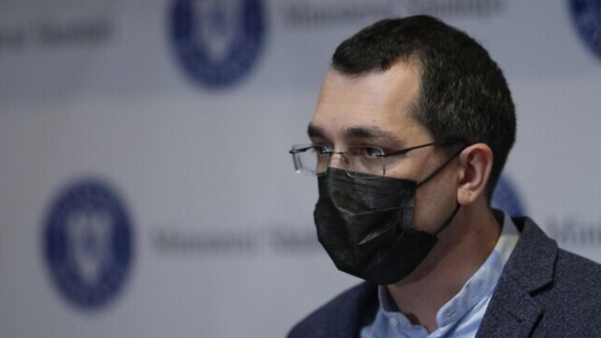 Scandal la Sănătate - Vlad Voiculescu, acuzații grave la adresa lui Alexandru Rafila Foto: INQUAM/Octav Ganea