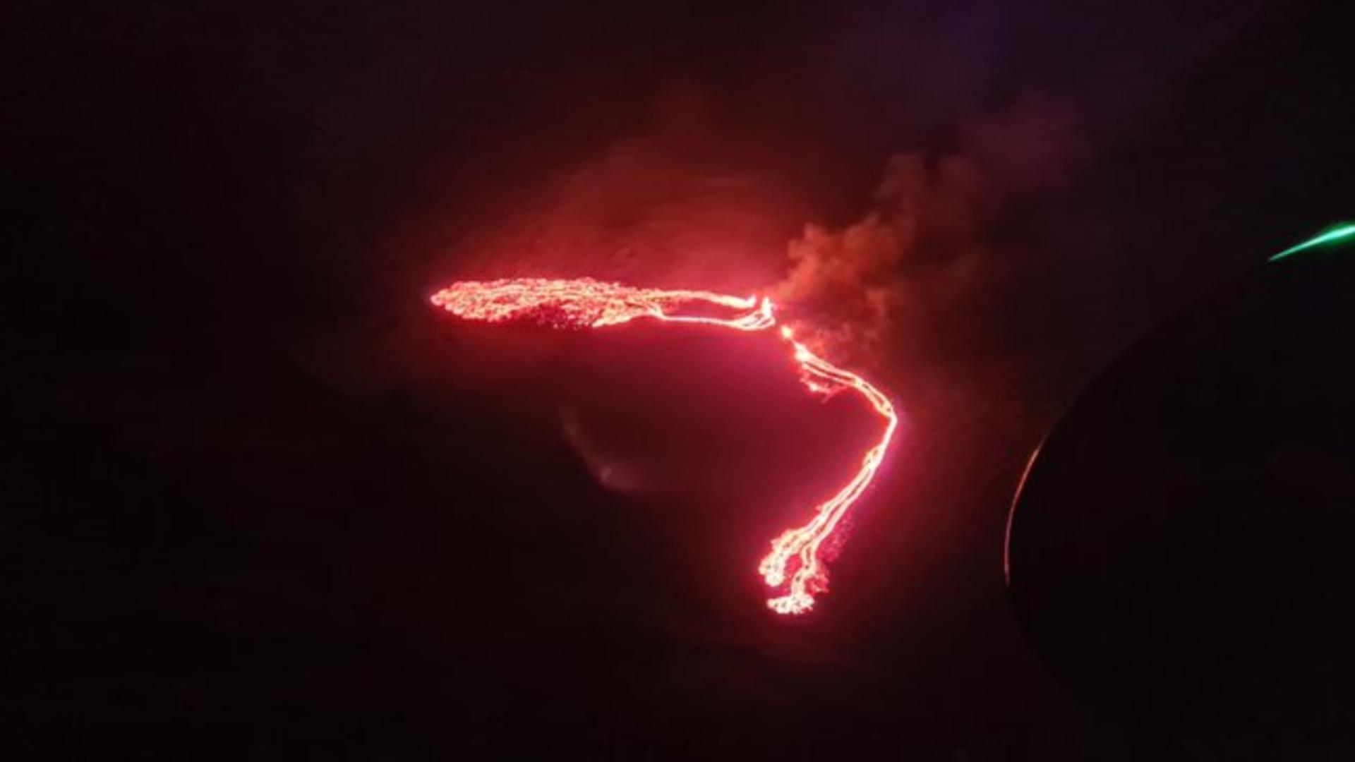 A erupt un vulcan din Sistemul vulcanic Krysuvik, peninsula Reykjanes, sud-vestul Islandei 