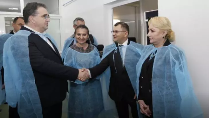 Constantin Mândrilă, fost manager Spital Focșani, alături de Marian Oprișan și Viorica Dăncilă
