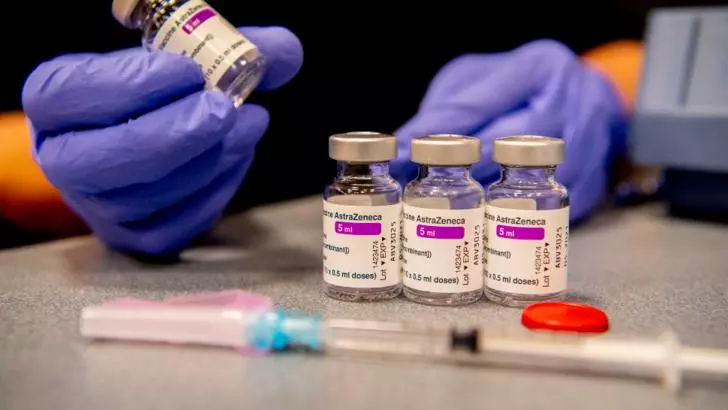 73% dintre români s-ar vaccina pentru a merge la concerte