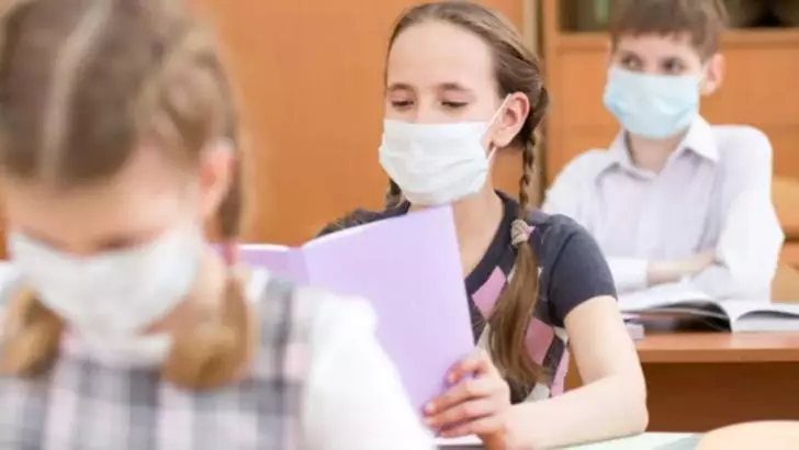 Date la zi despre numărul cazurilor de Covid-19 din școli