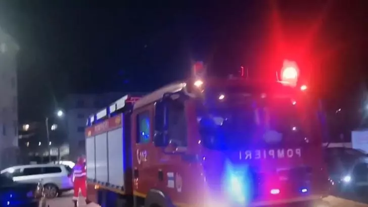 Un bloc din Găești a fost evacuat din cauza mirosului de gaze