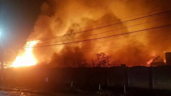 Incendiu hală petrolieră din Prahova
