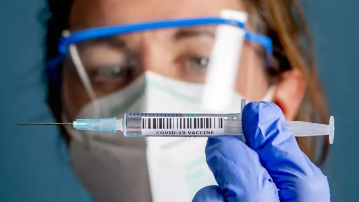 18 doze de vaccin anti-Covid Pfizer ar fi fost aruncate