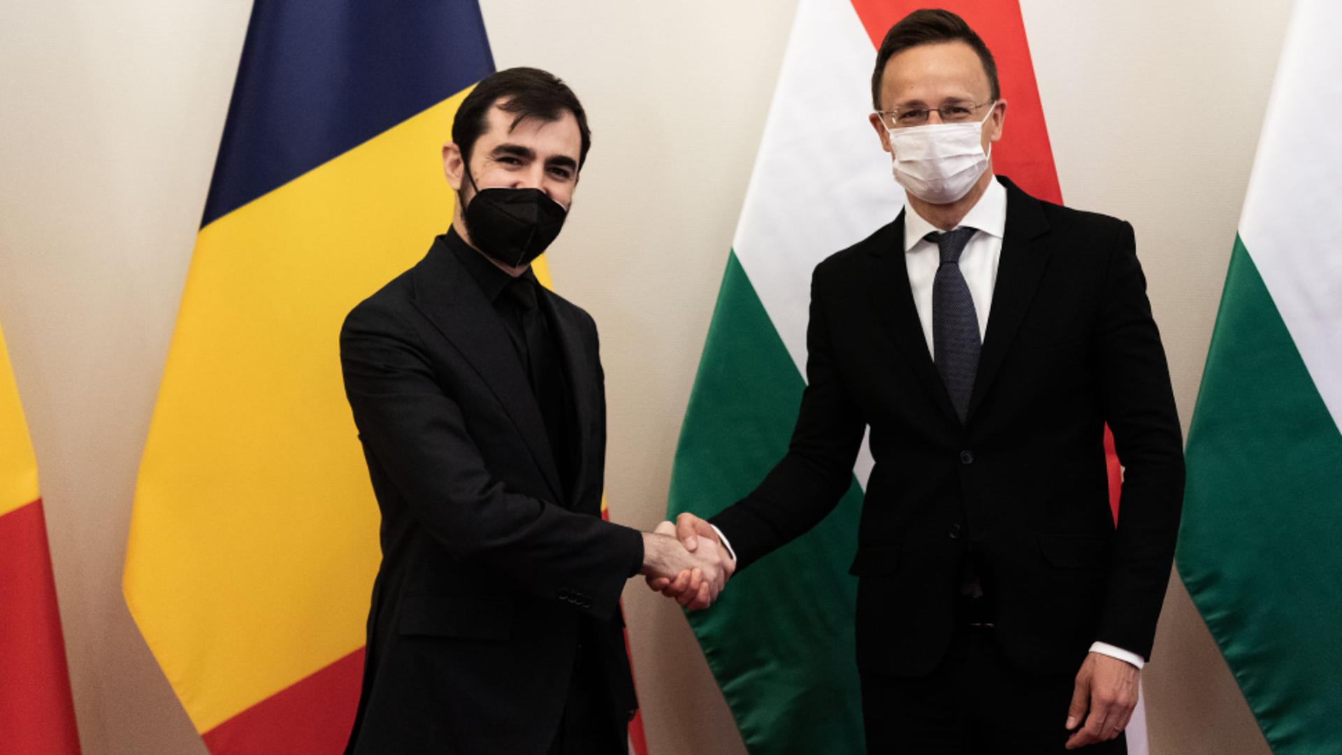 Ministrul Economiei român, Claudiu Năsui, și omologul său ungar, Péter Szijjártó / Sursă foto: Facebook Claudiu Năsui