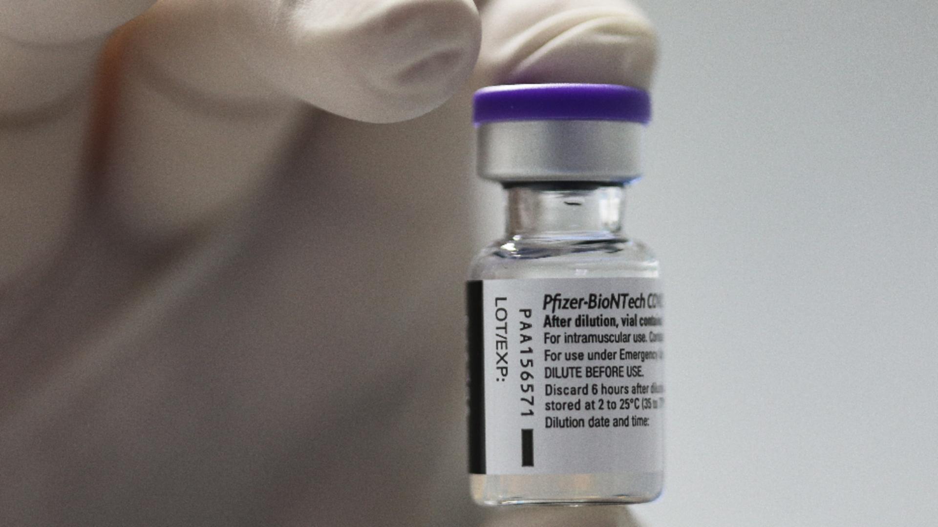 Vaccinuri Pfizer anti-COVID-19 contrafăcute, descoperite în Mexic și Polonia Foto: INQUAM/Octav Ganea