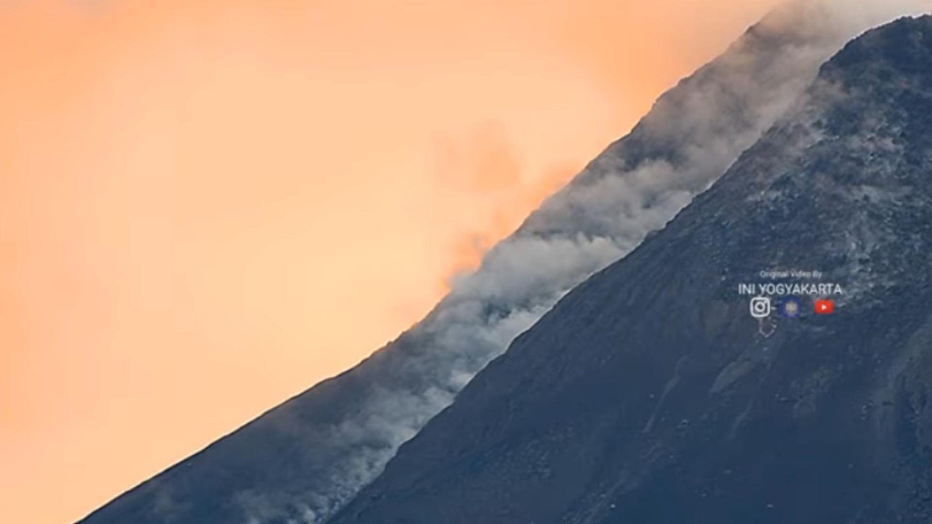 Eupție vulcan Merapi 