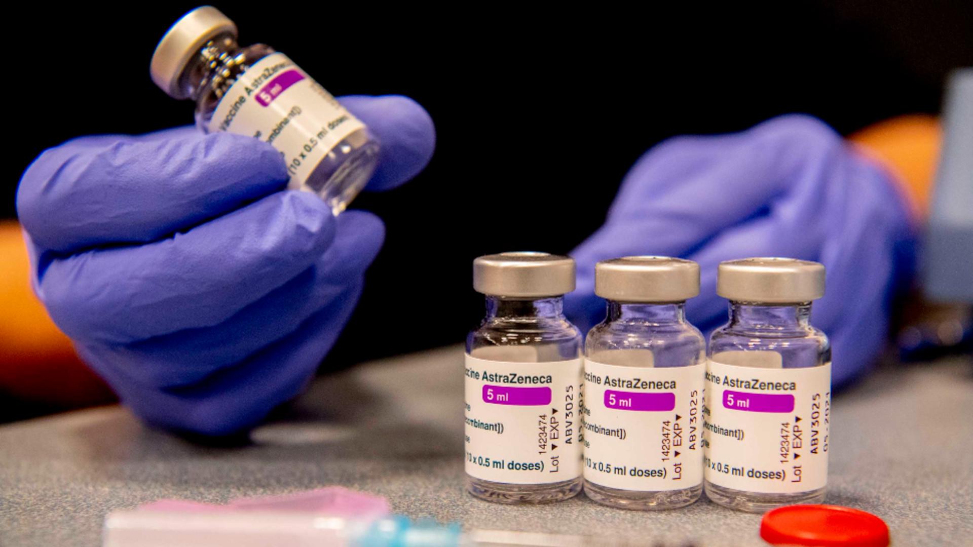 Cehia vrea să cumpere dozele de vaccin AstraZeneca refuzate de Danemarca Foto: Profi Media