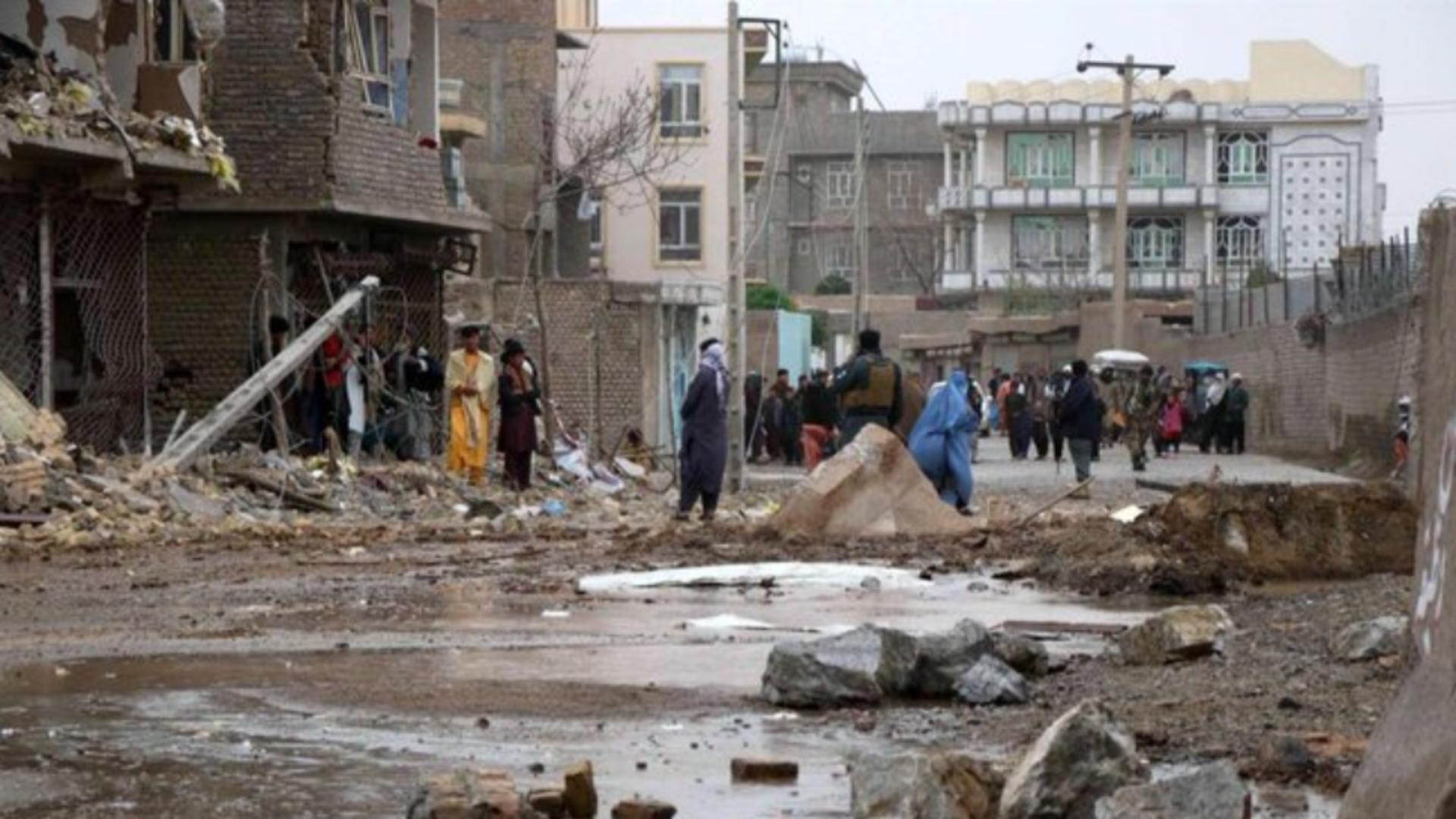 Explozie URIAȘĂ în Afganistan - cel puțin 30 de MORȚI și 60 de RĂNIȚI Foto: Twitter.com