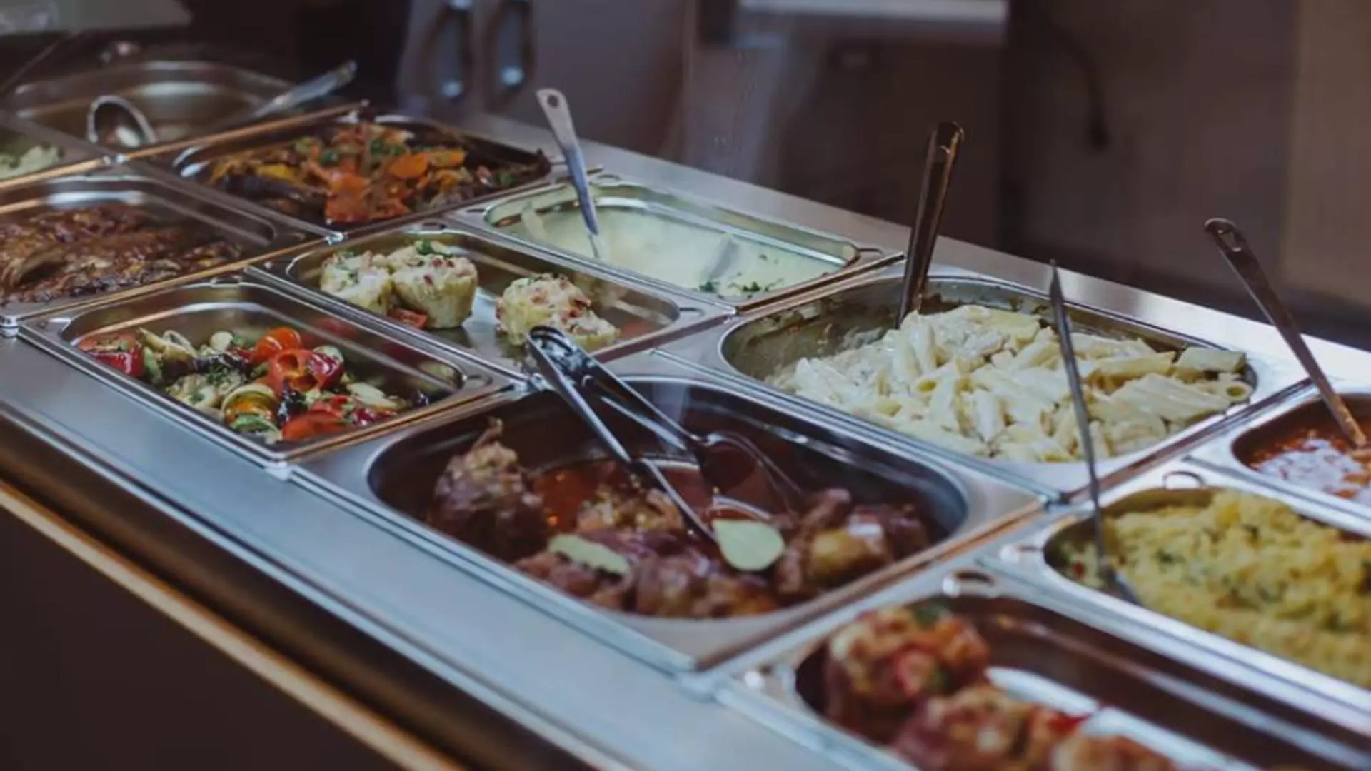 Adio, prețuri de cantină la restaurantul din Casa Poporului