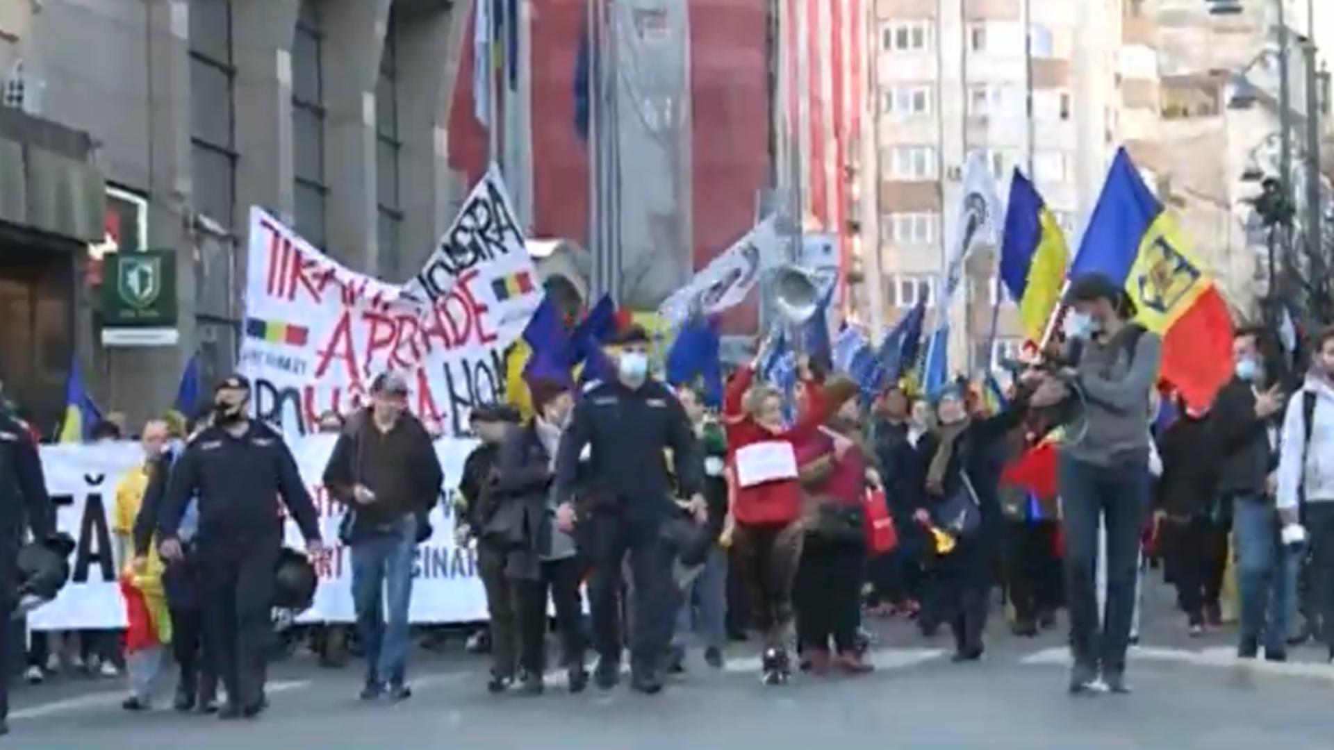 Noi proteste antirestricții în fața Palatului Cotroceni