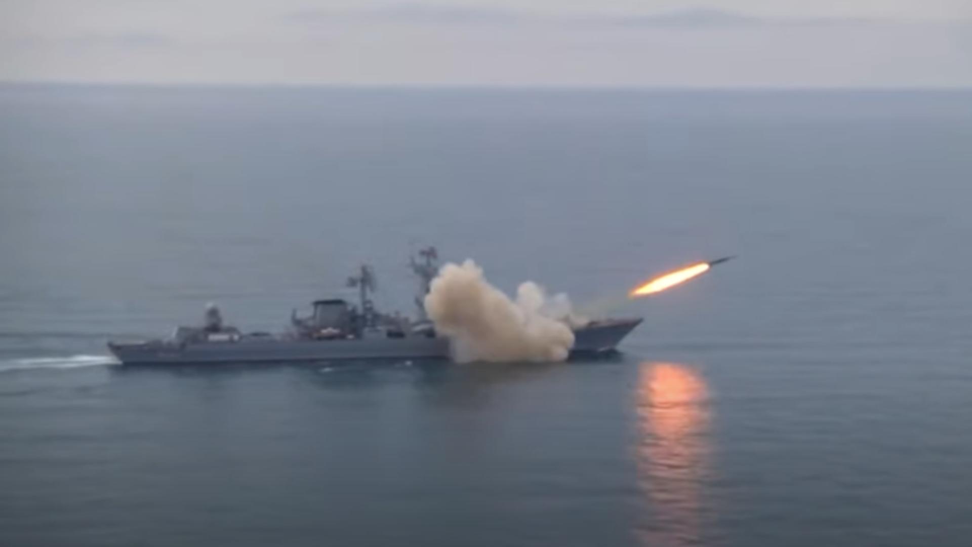 Rachetă lansată de Rusia în Marea Neagră. Foto: captură YouTube