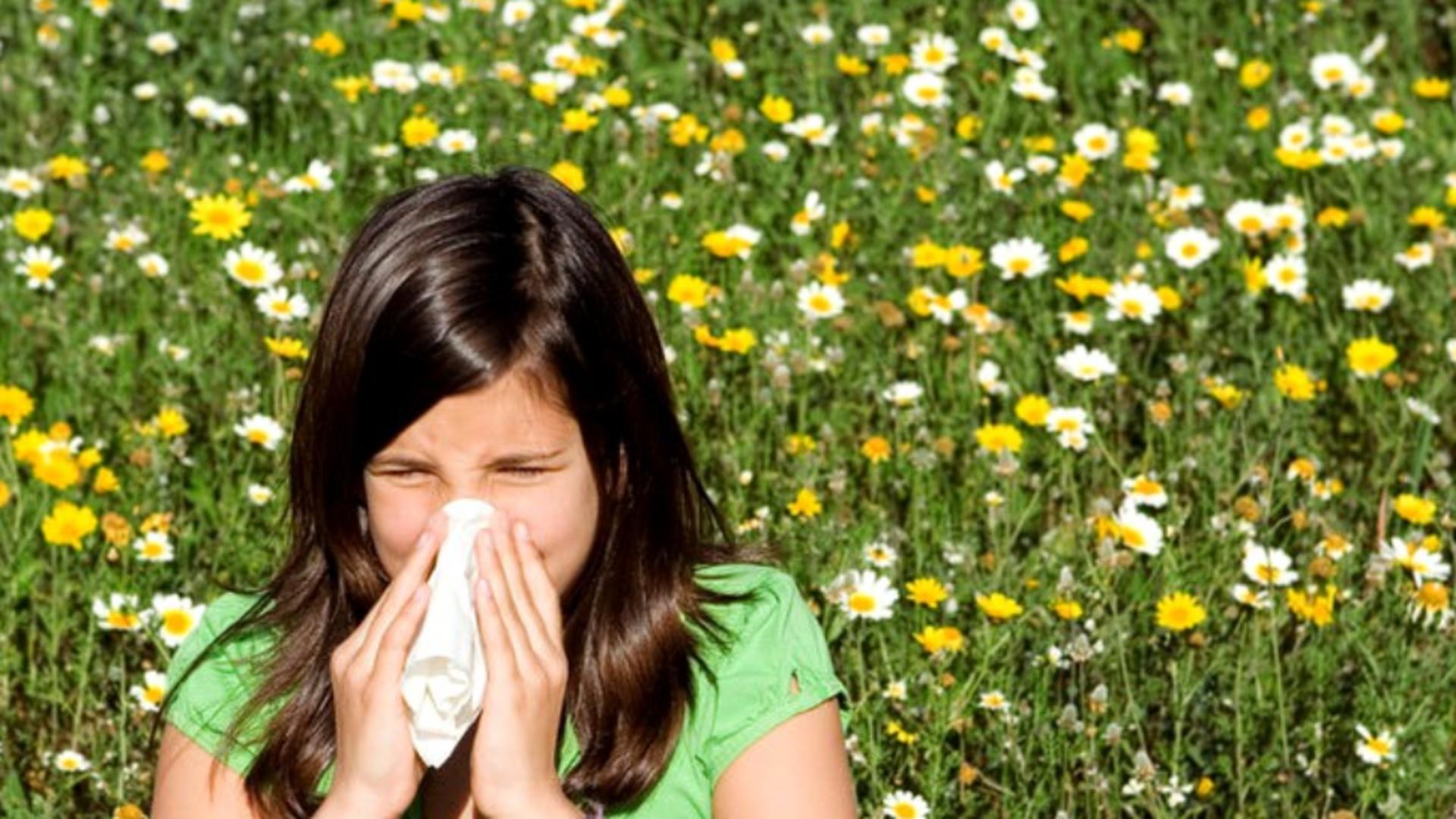 Avertisment pentru alergici: Polenul din aer crește RISCUL infectării cu noul coronavirus - Cum se pot confunda simptomele