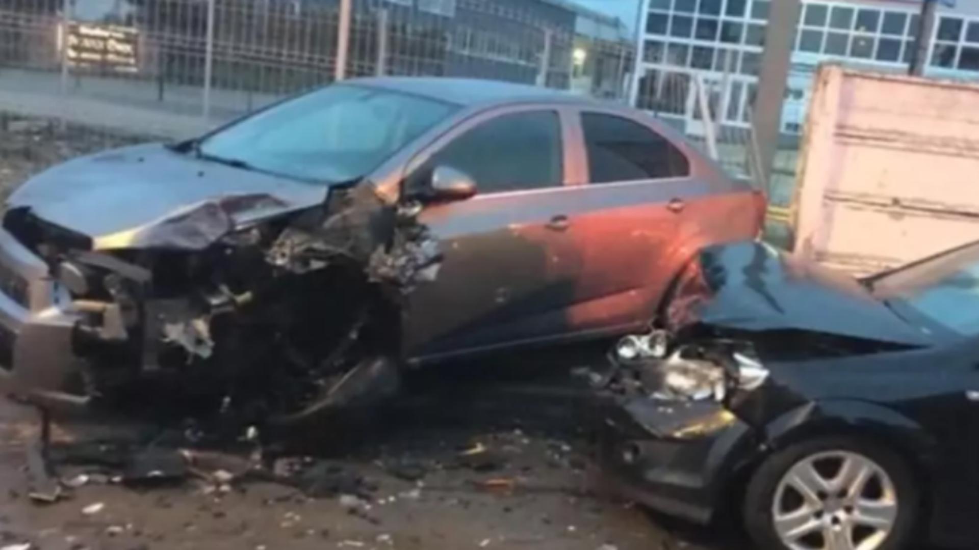 Pe 14 aprilie, tânărul a lovit 12 mașini, într-o parcare din Brașov