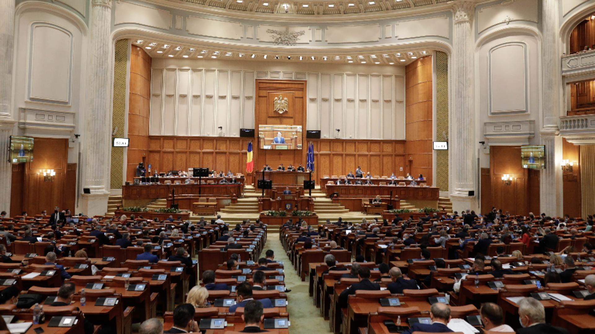 Undă verde pentru cele 29,2 miliarde de euro ale României: Parlamentul a votat ratificarea Tratatului EURATOM Foto: INQUAM