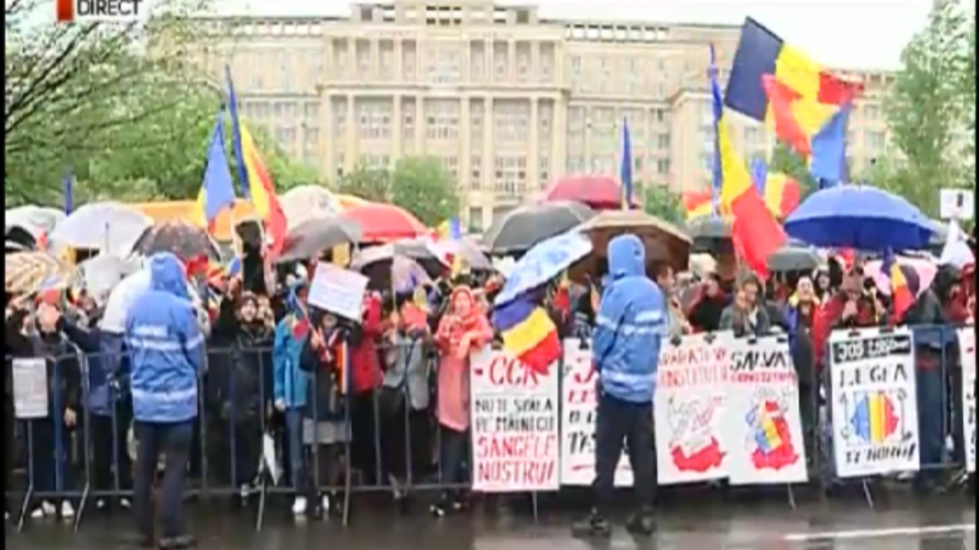 Protest în fața Parlamentului României
