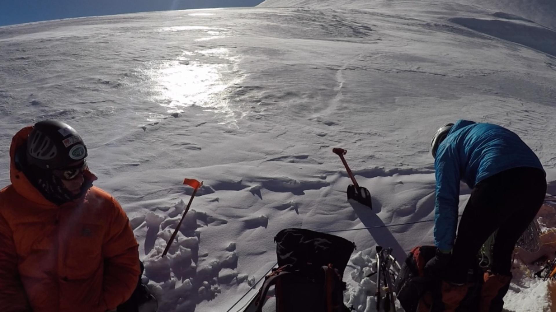 Horia Colibăşanu, la un pas să renunțe la ascensiunea pe Himalaya după ce a fost surprins de o avalanșă Foto: Facebook.com