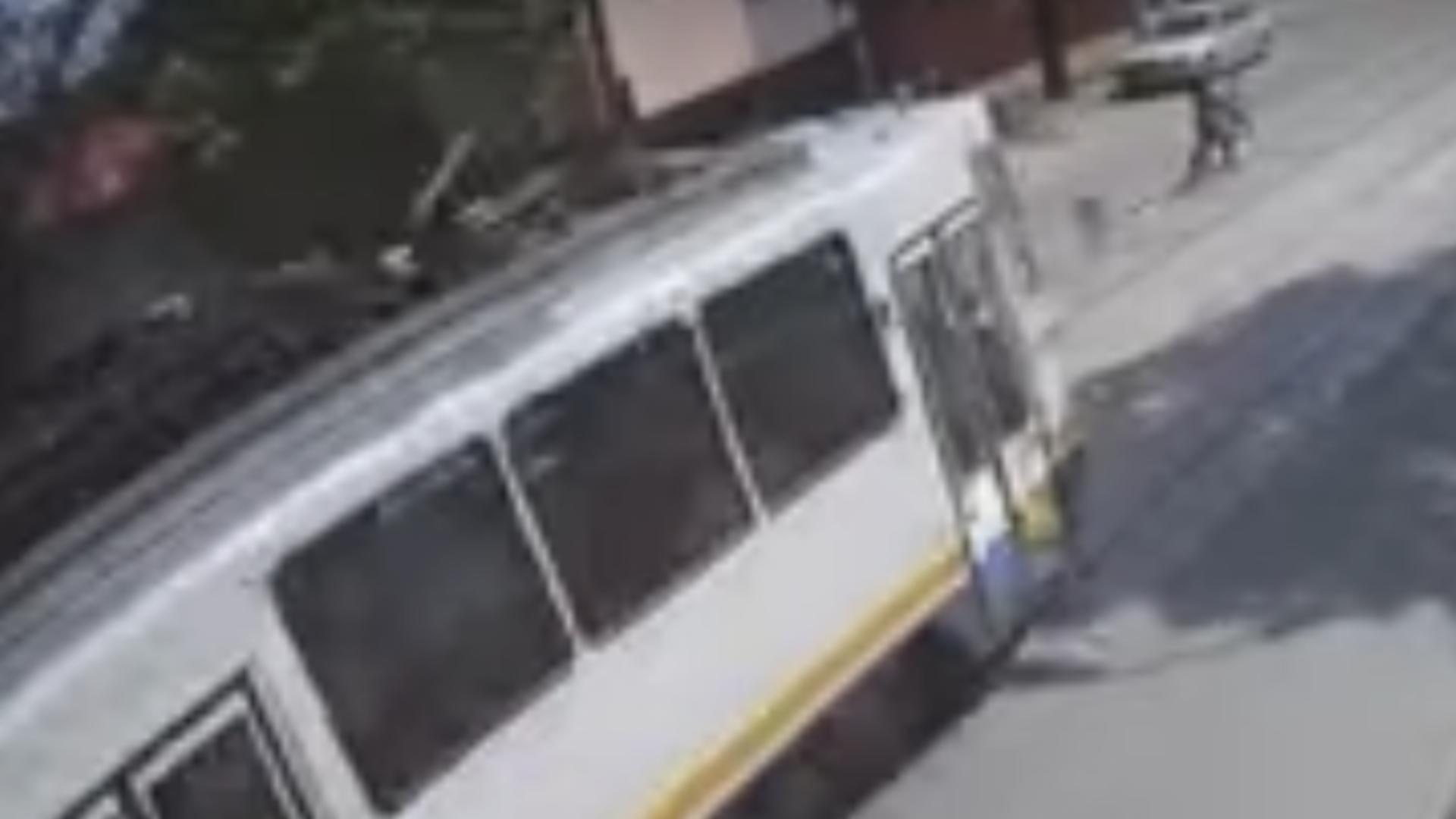 Momentul incidentului de pe linia tramvaiului 23 (captura video)