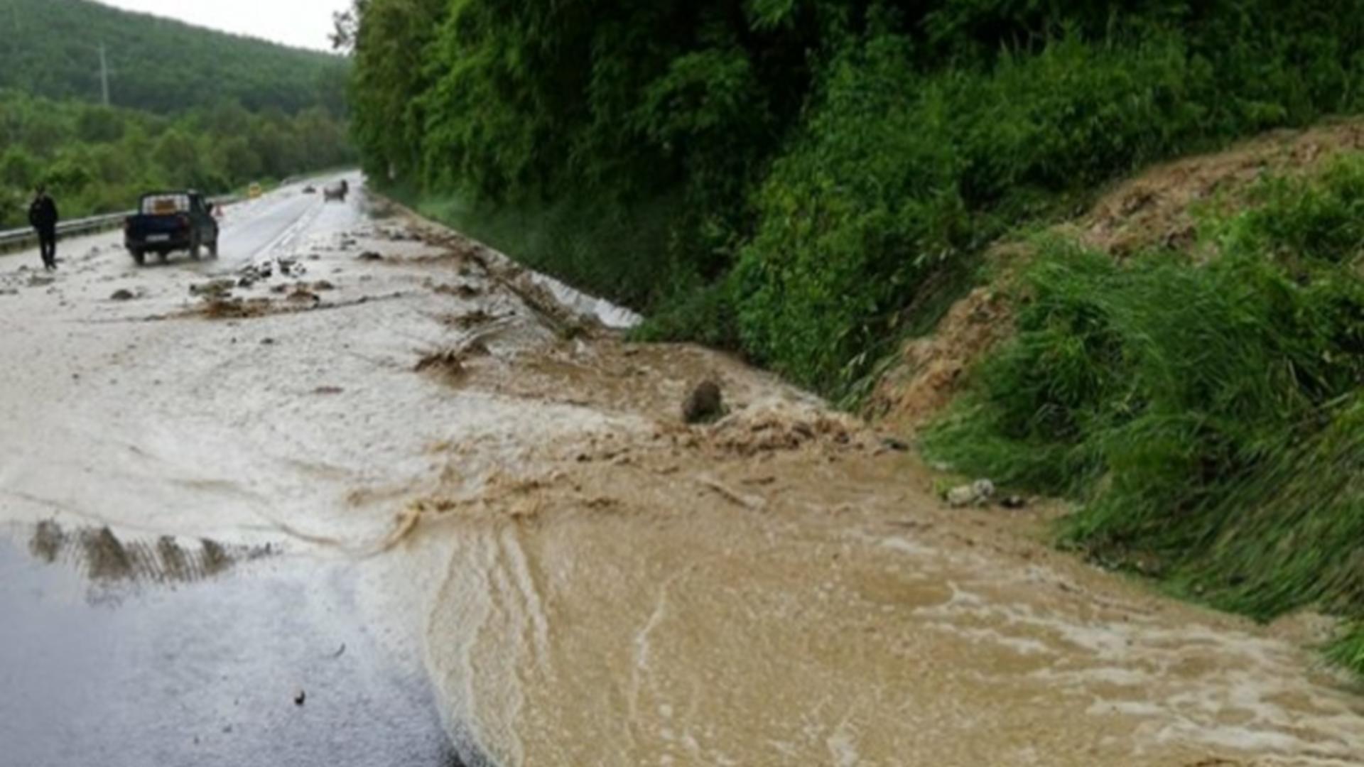 Hidrologii anunță risc de viitură pe râurile din 12 bazine hidrografice, până marţi. A fost instituit un Cod portocaliu