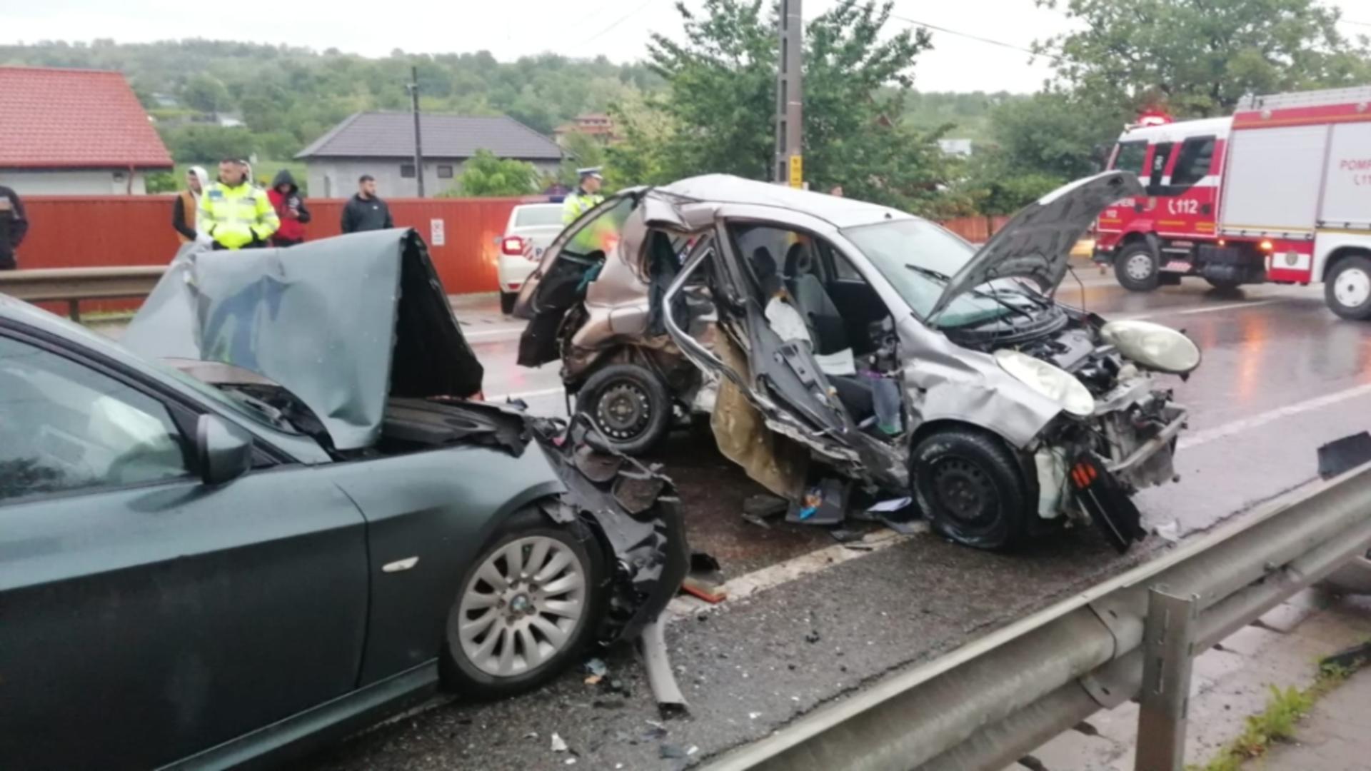 O coliziune violentă între două mașini s-a produs, miercuri seara, în localitatea Uricani / Foto: Ziarul de Iași