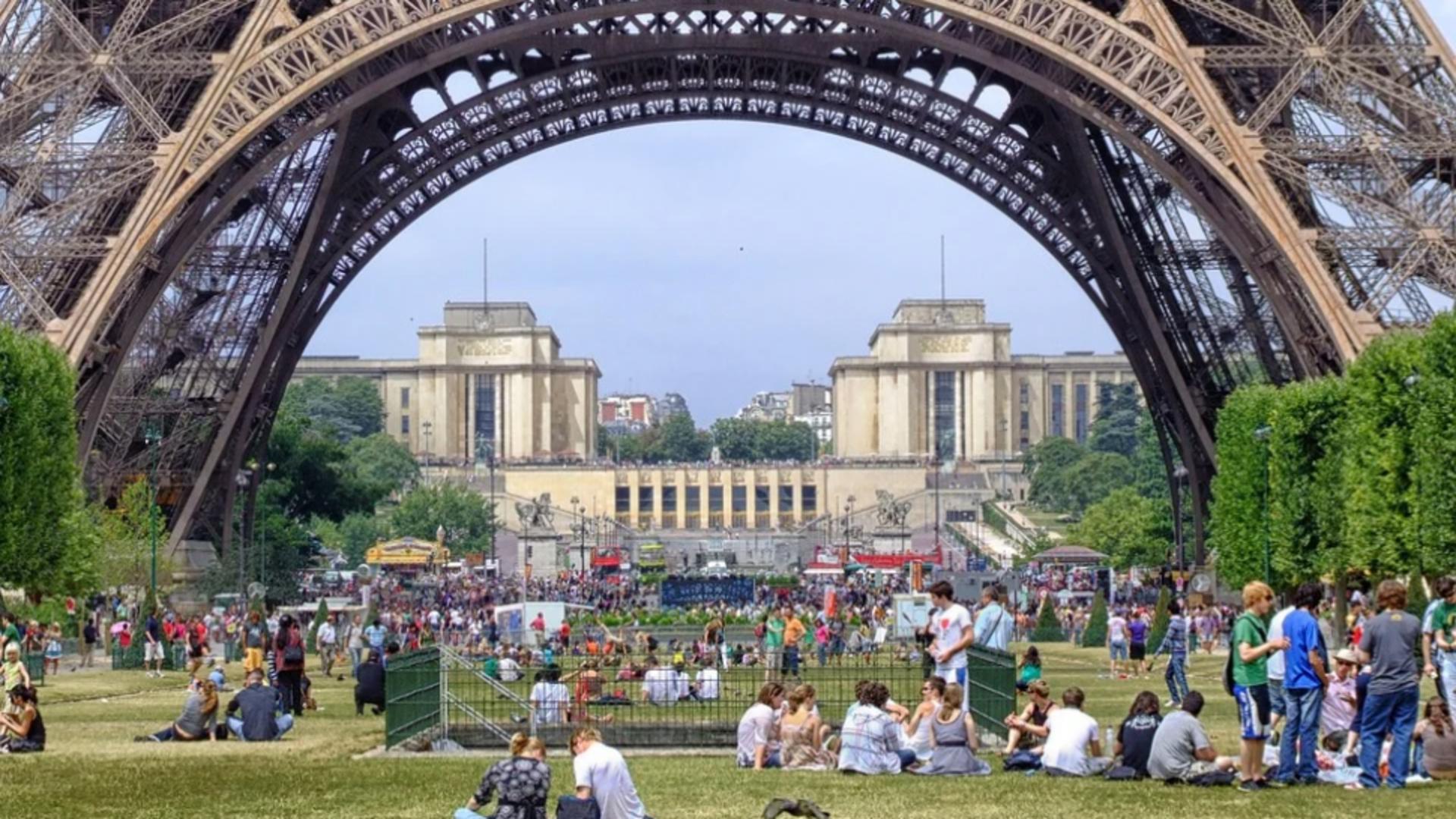 Turnul Eiffel, deschis la aproape 8 luni după închiderea cauzată de pandemie. Foto arhivă