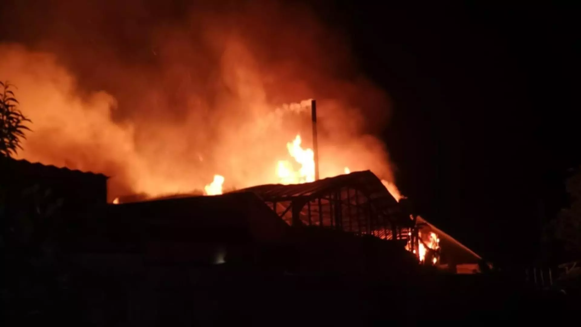 Tabără de rromi de lângă Napoli, în flăcări
