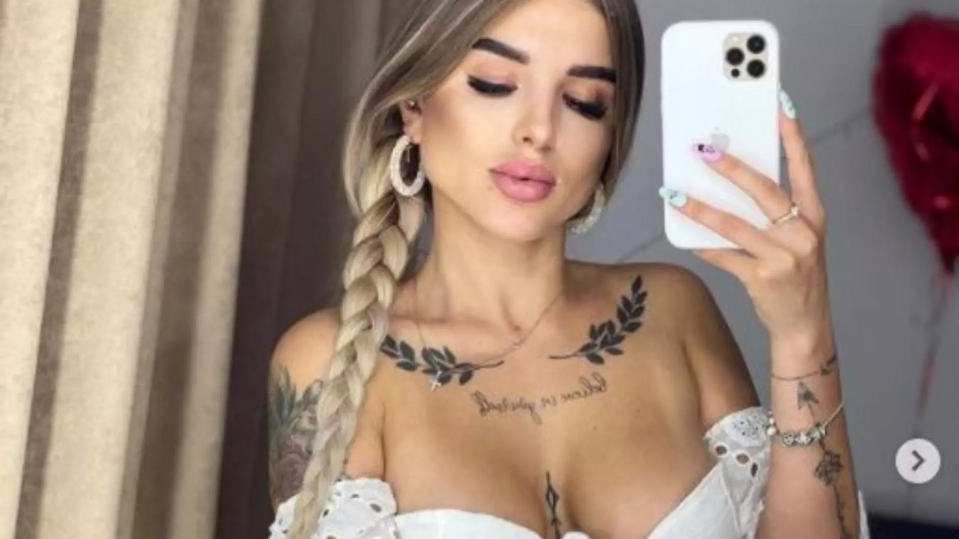 Tânără influenceriță pe Instagram