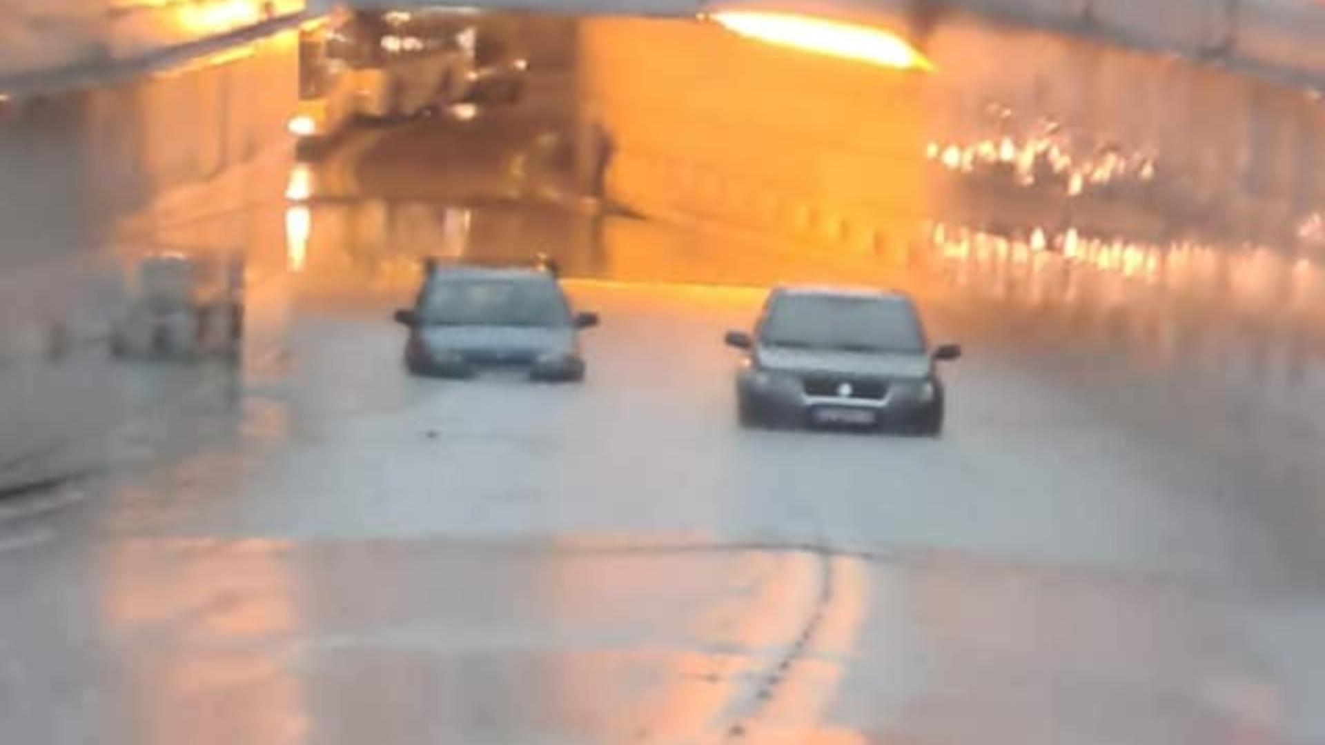 Rupere de nori la Craiova! Străzi și clădiri inundate, copaci căzuți. Primele măsuri luate de Olguța Vasilescu