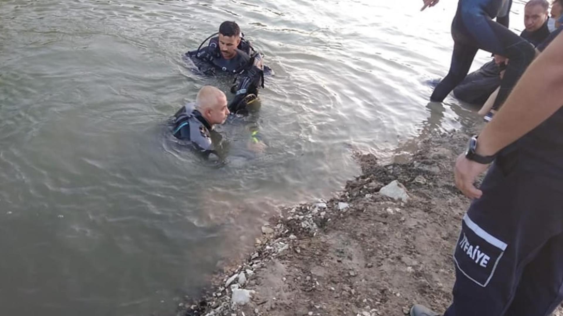 Levent Cenik și sora sa au fost găsiți pe fundul unui lac din Turcia, ținându-se de mână