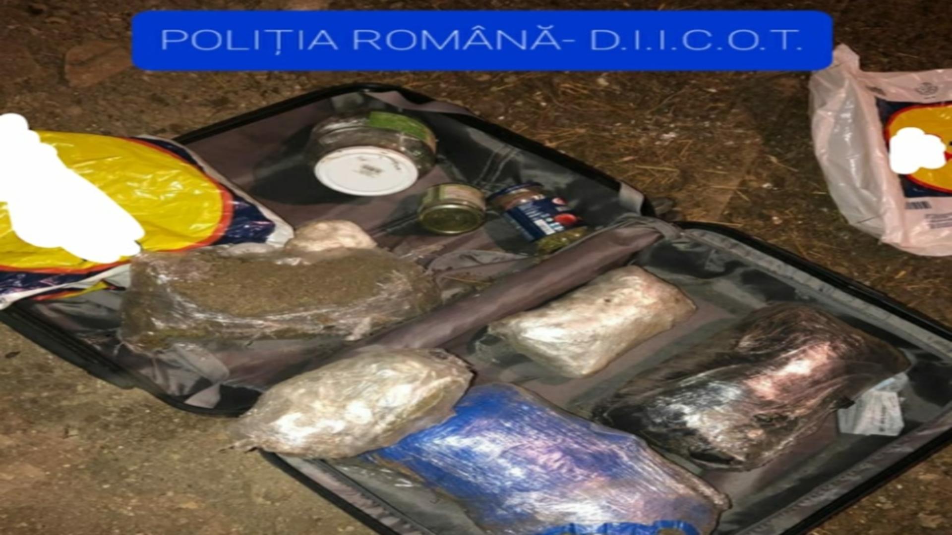 Pachetele suspecte descoperite in bagaje (sursă: Poliția Română)