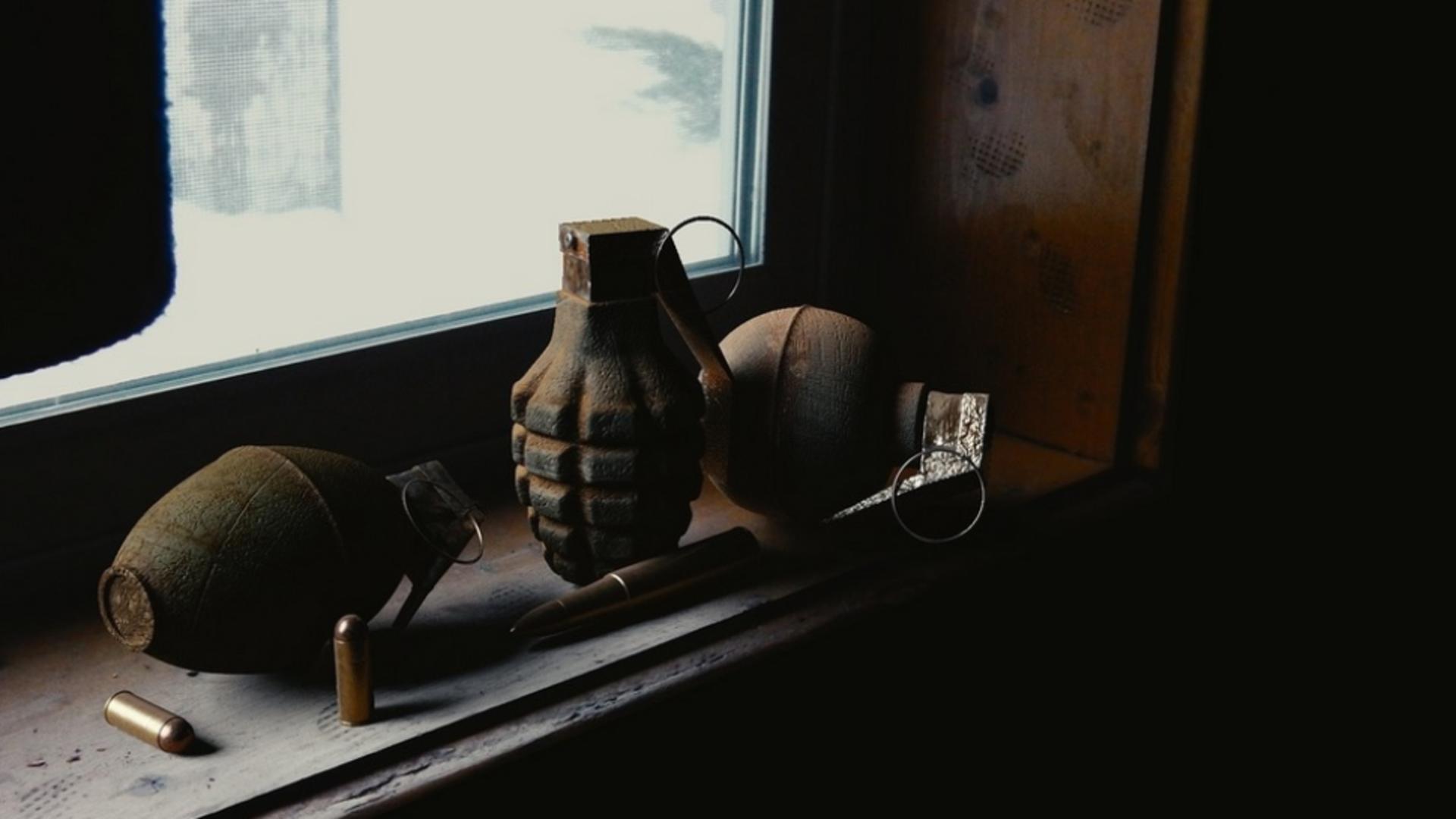 Grenade din Al Doilea Război Mondial, descoperite într-un cinematograf