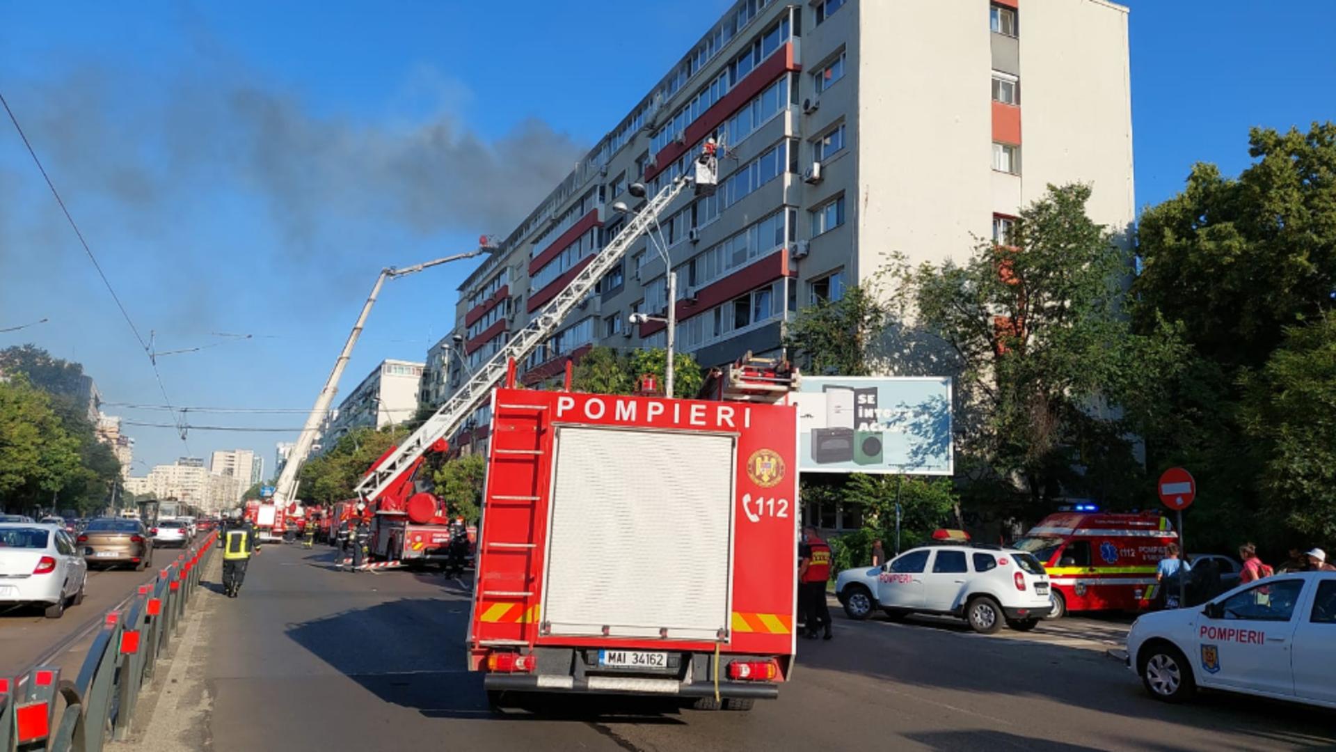 Incendiu puternic într-un bloc din centrul Bucureștiului. Foto/ISU București