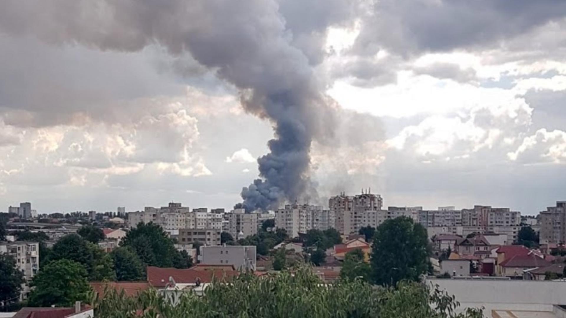 Incendiu la Constanta, coloana uriașă de fum