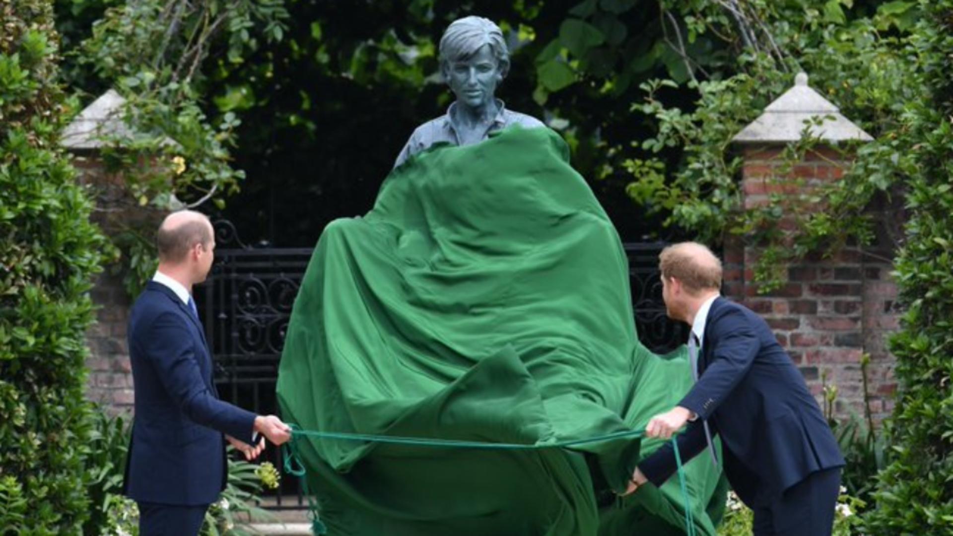 Reîntâlnire emoționantă a prinților William și Harry pentru mama lor, prințesa Diana Foto: Twitter