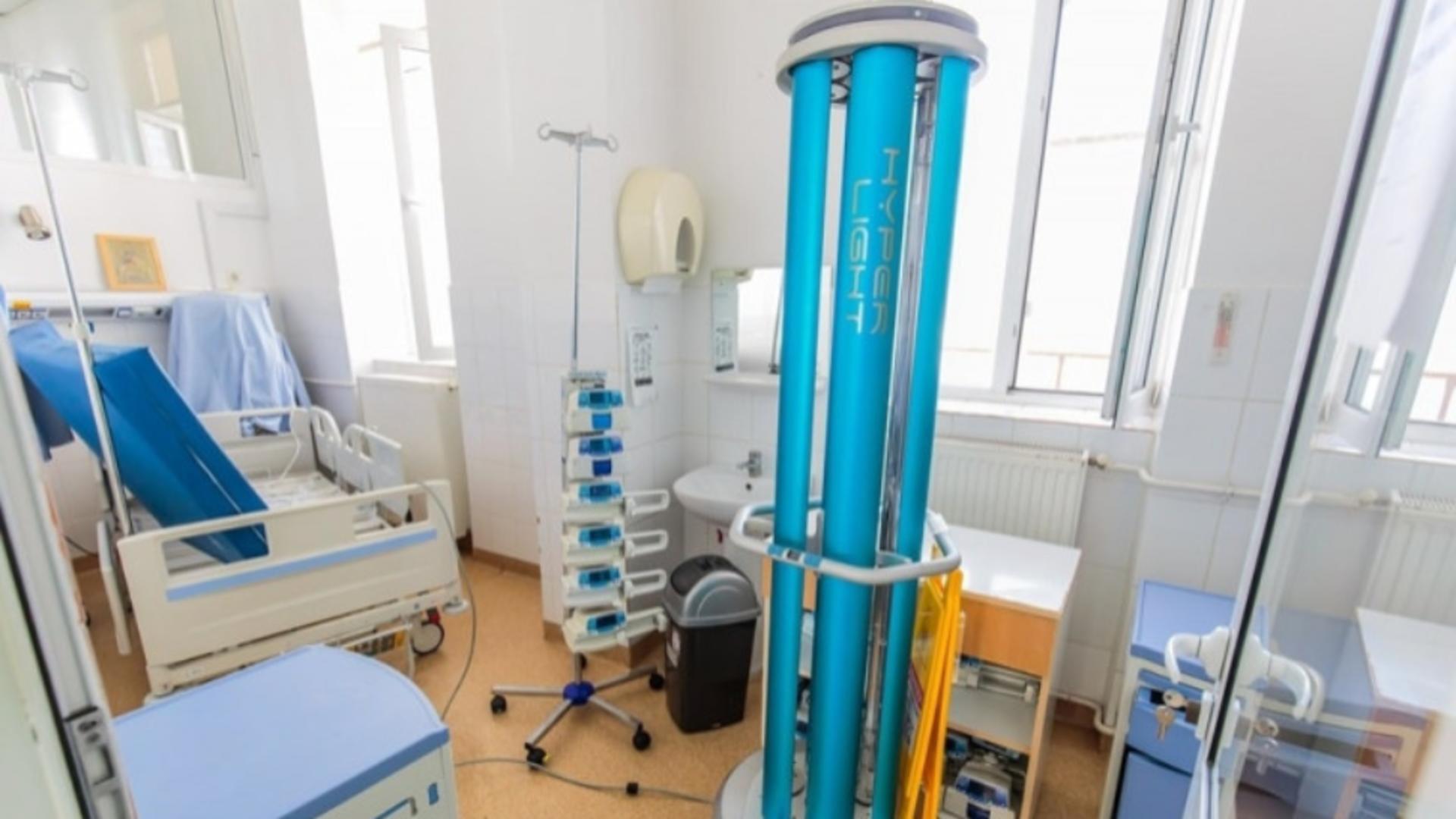 ROBOT de ultimă generație DEZINFECTEAZĂ în câteva minute un întreg spital din România