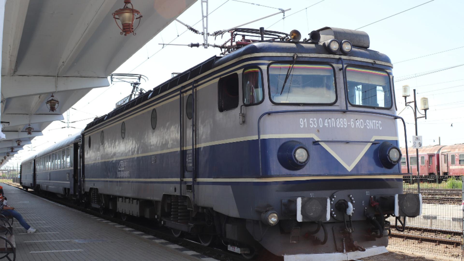 Călătorii care vor să meargă cu trenul către Otopeni vor putea plăti cu cardul