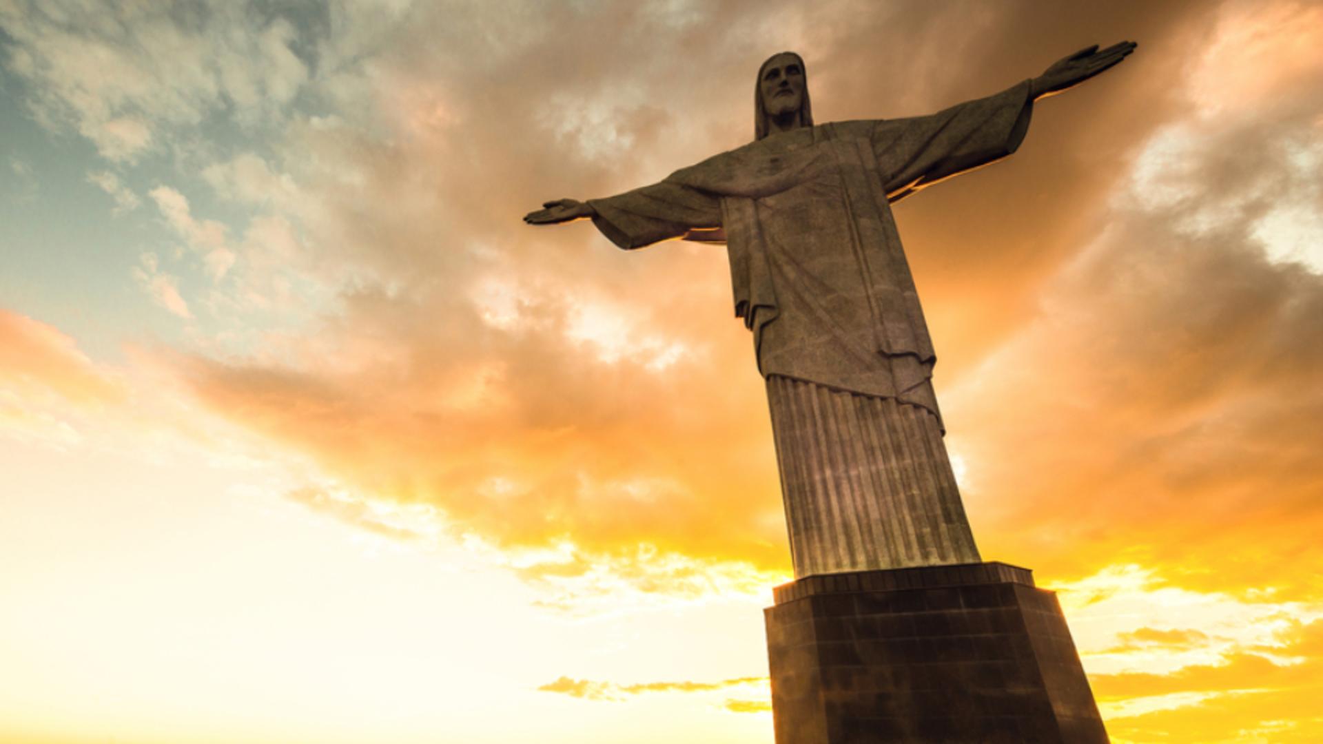 Doi francezi au plătit scump ascensiunea pe statuia Cristos Mântuitorul din Rio de Janeiro