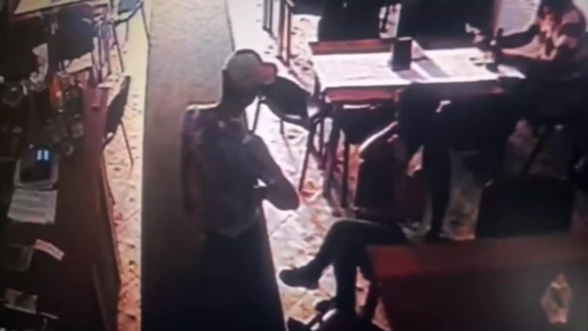 Filmul evenimentelor înainte de crima din Piatra-Neamț. Captură video