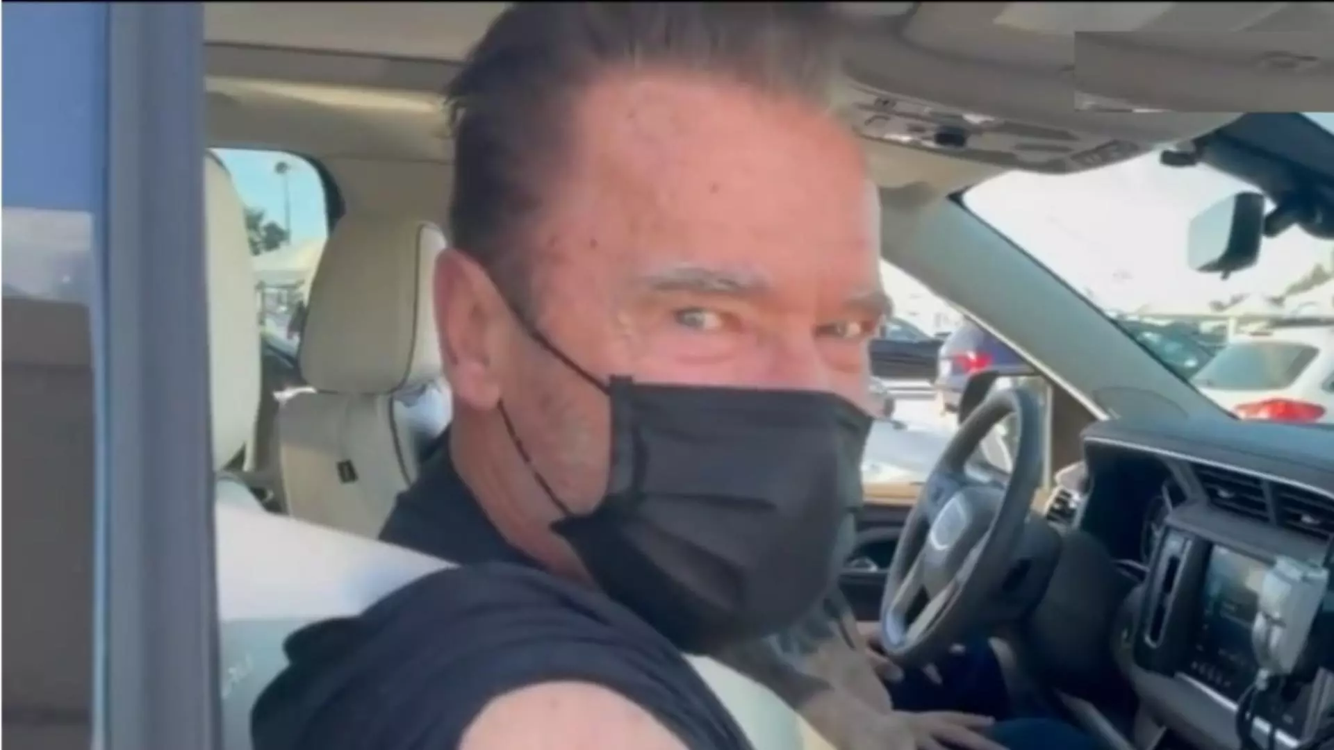 Arnold Schwartzenegger la vaccinare