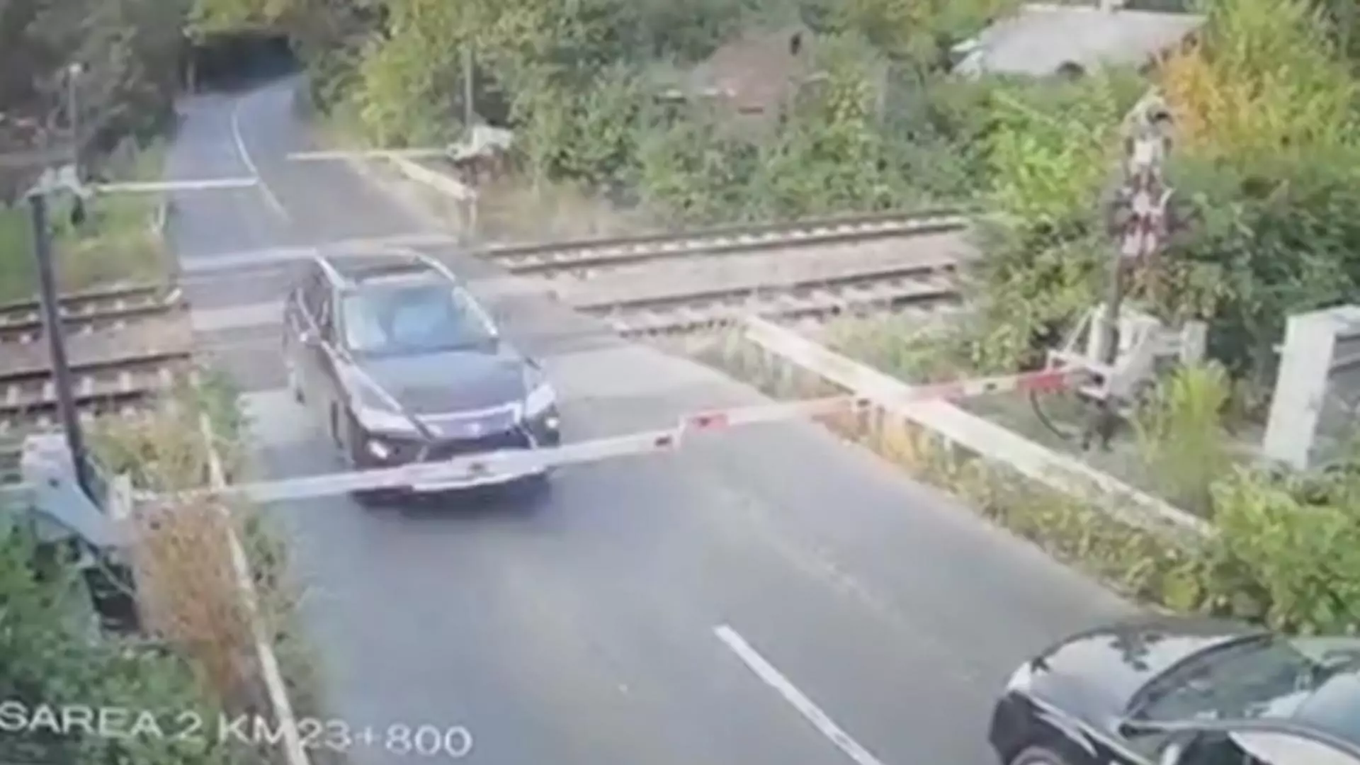 Un șofer a rupt bariera